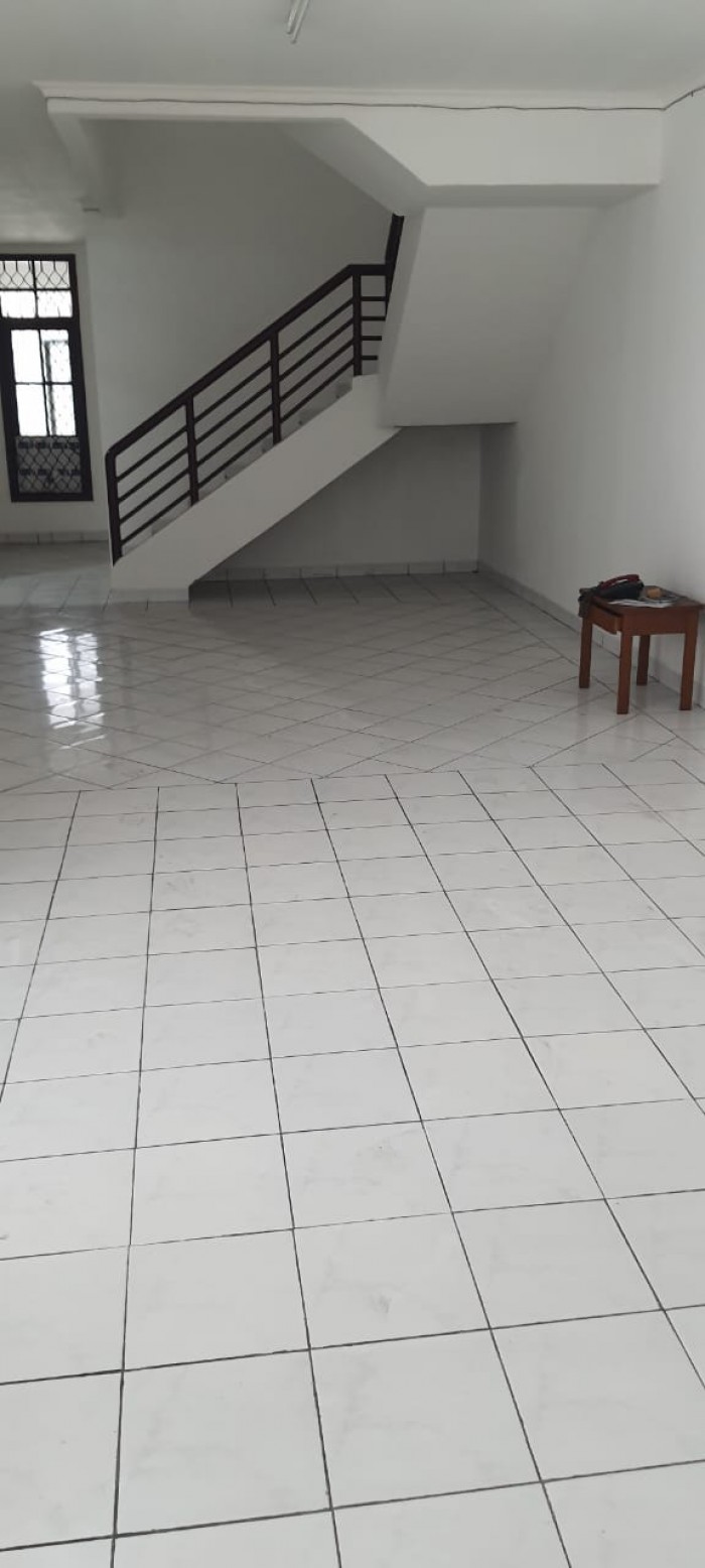 Rumah disewakan di Beverly Lippo Cikarang